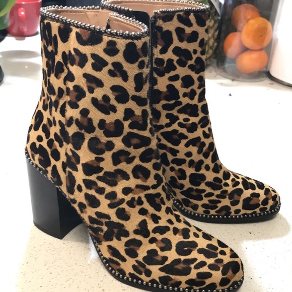 Coach boots, only one was actually worn. You can buy them together or separate - Picture 2 of 6